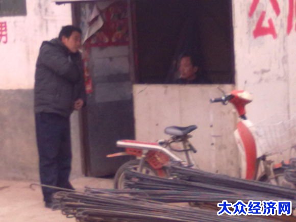罗山汽车站厕所脏烂差并违规收费